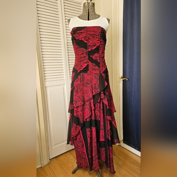 Le Chateau Full-length gown - Picture 1 of 7